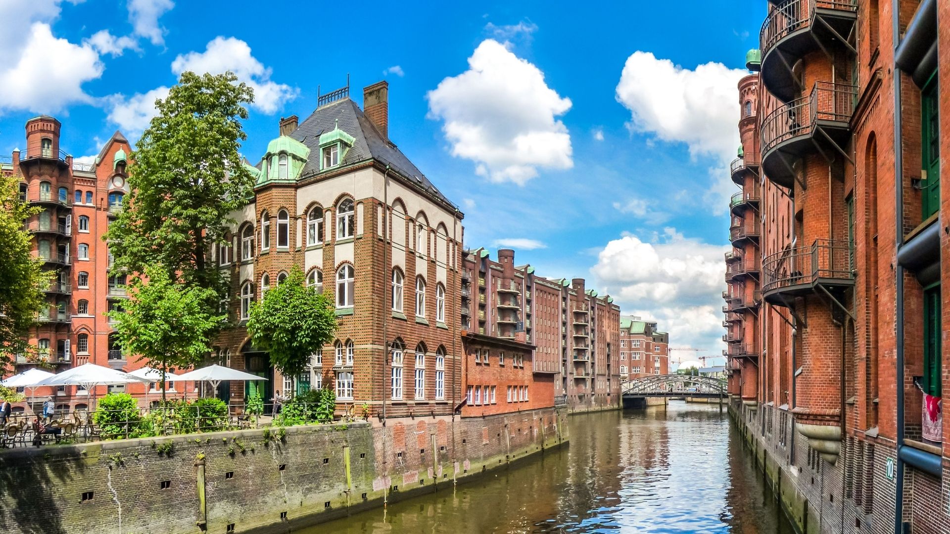 Speicherstadt in Hamburg mit Backsteinhäusern am Fleet