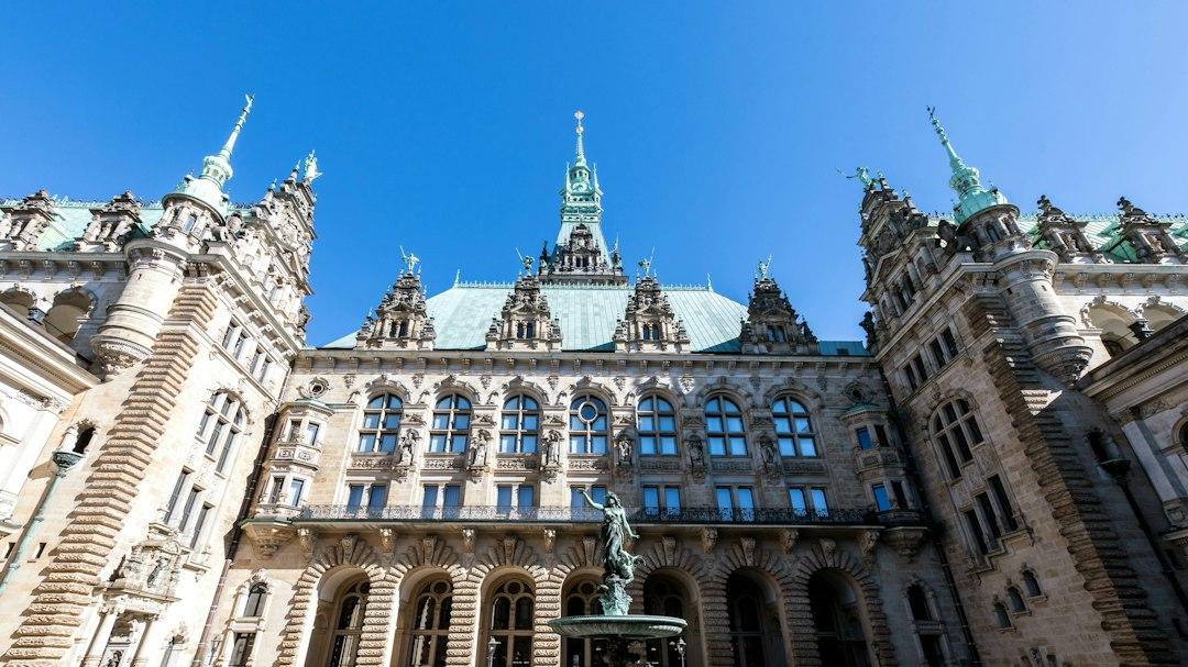Wohnen auf Zeit Hamburg: möbliert mieten, Regeln und Anmeldung